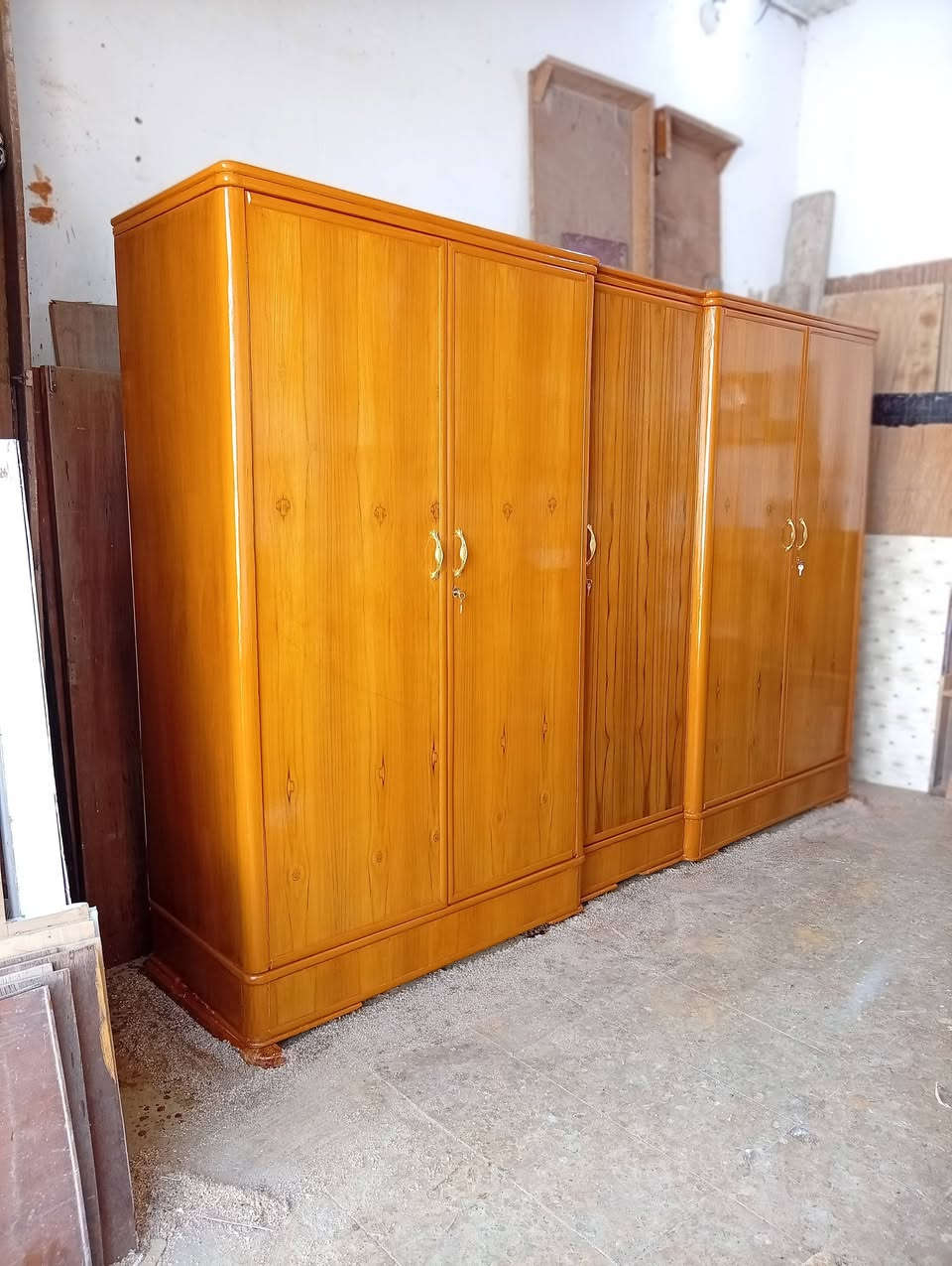 سلام عليكم كنتور خمسه باب تزكام نضيف جدآ اخو لجديد سعره 245و بي مجال نجف مقابل قريه الغدير ***********.
