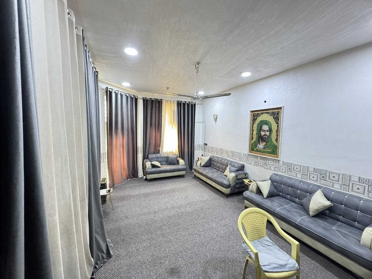 في منطقة زوير الغربي قرب مشروع الماء القديم عرض الشارع 8م
مساحة الدار 302م
 الواجهة 19.5
 والنزال 15.5 
بناء الدار من الطابوق والسقف كونكريت مسلح والأسيجة دنك كونكريت مسلح من جميع الجوانب للدار 
محتويات الدار 
غرفتين نوم
1غرفة +حمام 
2غرفة فقط
كلدور مع درج دور بدون محجر
صالة 
مطبخ
مجمع صحيات داخلي 
 صحيات خارجية
حديقة جانبية 100م تصلح لبناء دار معزولة  بممر جانب البيت وممرخلف البيت 1م 
البيت بيه نقص فرشي السطح فقط
 ( السعر 170)مليون بيه مجال قليل للأستفسار الأتصال على الهاتف ( ***********)
