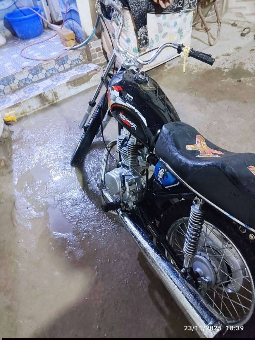 سلام عليكم دراجة شاصي ارشا موديل 19تعمير كله خمسه وعشرين محرك شلامجه الاصلي اوراق🫵📃الشراي يجي خاص  ❤السعر 750رقمي وتساب ***********
