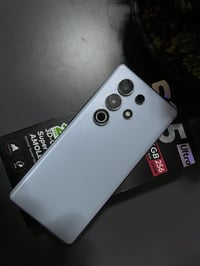 ايتل ٢٥ الالترا • ٢٥٦ • شاشة امولد