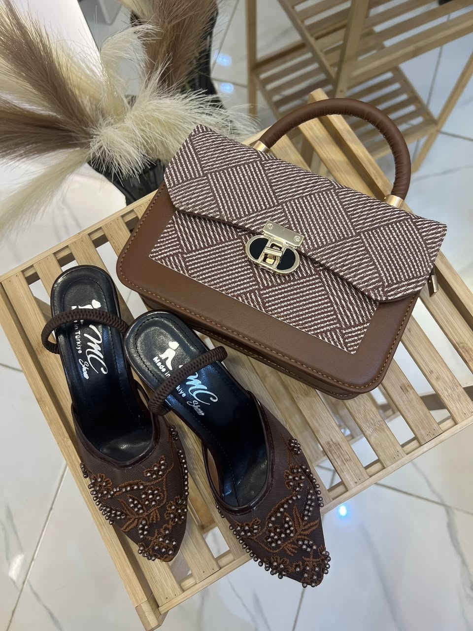 جمال البالورينا متوفر في محل جنطة وكعب👠👜 
العنوان خلف الملعب مقابيل كوزمتك ايڤلين💞
متوفر توصيل كافة المحافظات🤍


**إذا كنت صاحب هذا الإعلان وتريد حذفه لأي سبب، رجاءا أرسل رسالة إلى الدعم الفني**