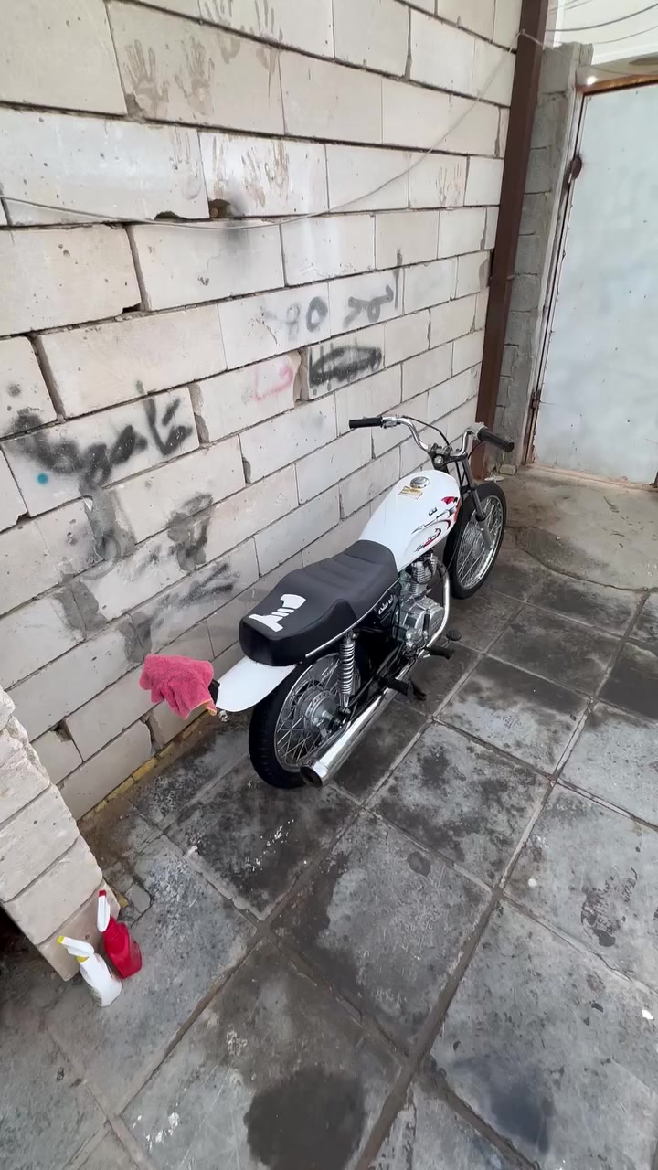 سلام عليكم دراجه للبيع كلك المكينه ما مفتوحه مكان ناصرية مركز (***********)
