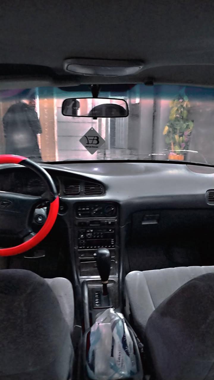 *للبيع سيارة سوناتا 3
• *الموديل:*  1998
 
• *اللون:* أبيض  
• *الوقود:* بنزين  
• *الناقل:* أوتوماتيك  
• *الحالة:*  
– الهيكل نظيف مع بعض الصبغ قطعتين  جاملغ خلف مع باب بدون دواخل
– داخلية نظيفة  
– مكيف شغال  
تدفئه شغاله
– إطارات بحالة جيدة  
بطاريه جديدة
شرط التحويل سياره بأسمي
*السعر المطلوب:* 35 ورقة 
*الموقع:* (المحافظة /صلاح الدين / شرقاط) 
*للتواصل: ***********
