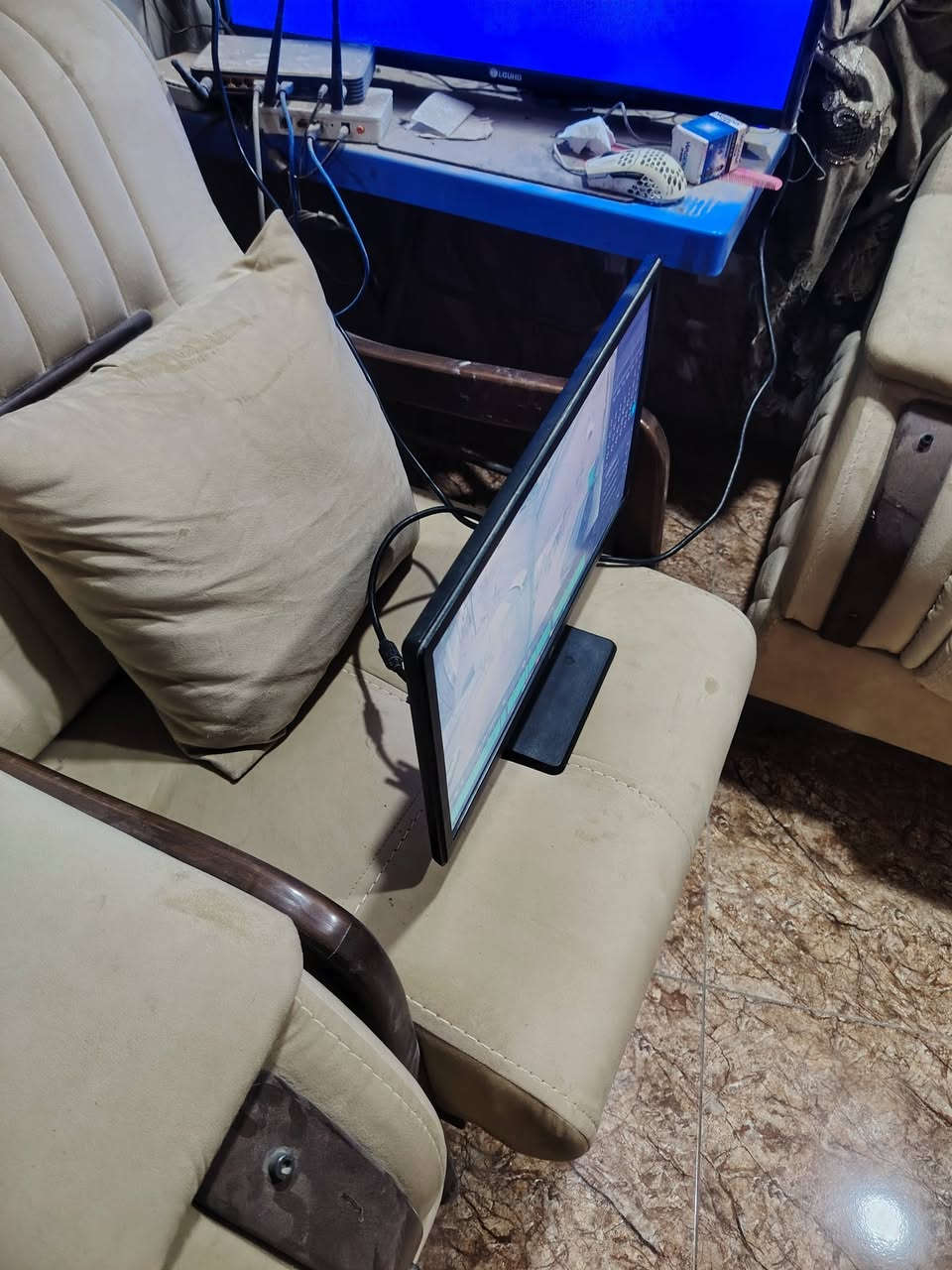 شاشة كامرات للبيع السعر ٣٥ الف
حجم 20 اصلي hp مو صيني
مابيهة منفذ HD
بيهة فيجي مال كامرات
ترهم تعليك وترهم على ميز
مكاني حلة حي الامام
***********

