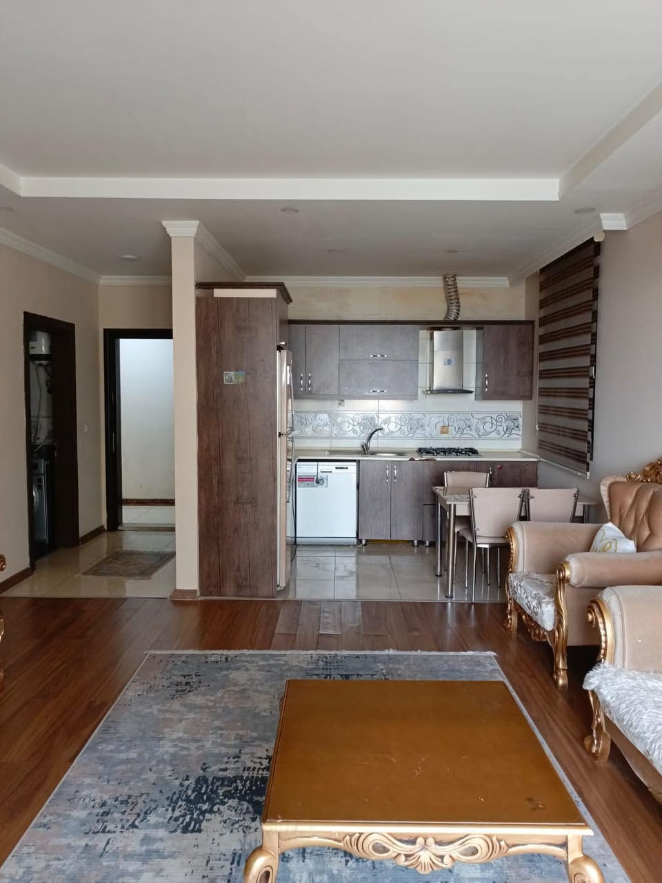 � شقة للإيجار – مؤثثة بالكامل

📍 الموقع: طريق كسنازان – بالقرب من مدينة ألعاب مجد لاند

✨ المواصفات:
• شقة مؤثثة بالكامل وجاهزة للسكن
• تحتوي على 1 غرفة نوم واسعة
• صالة جلوس (هول) مريحة
• بالكون مع إطلالة جميلة
• موقع متميز وسهل الوصول إليه
• تتوفر خدمات الكهرباء والماء بشكل مستمر
• حماية (سكوريتي) على مدار ٢٤ ساعة

📞 للاتصال والاستفسار: ***********
