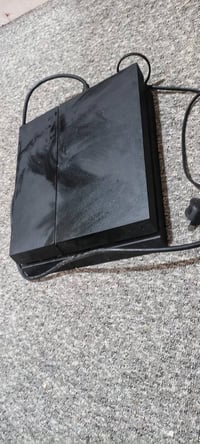 بلي ستيشن فور • بلايستيشن 4 • PS4 • مستعمل • نظام 12 • بدون جويستك • ب...