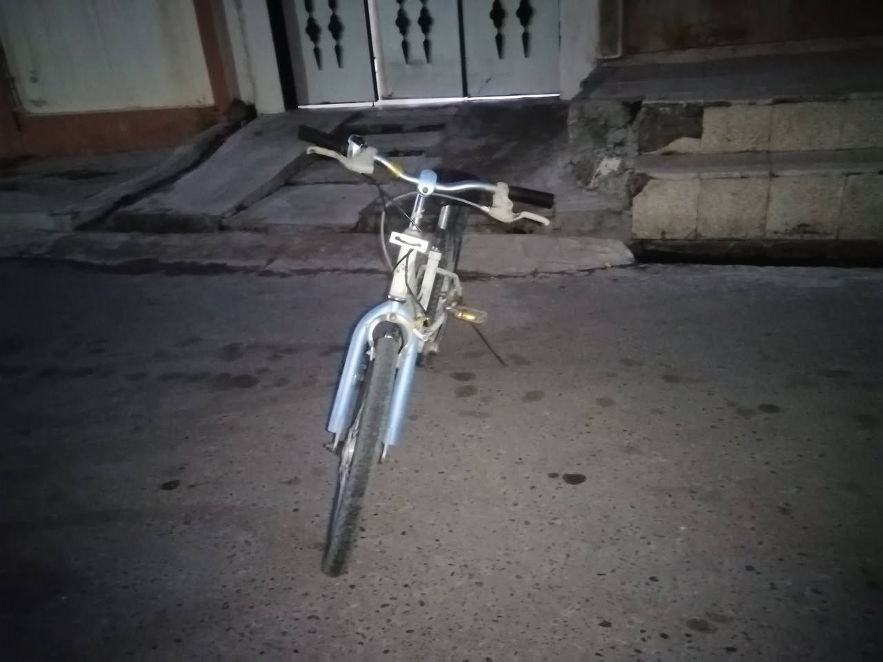 بايسكل للبيع  
كلشي شغال بريك 
كدام ورا يشتغل كير 
يشتغل للتواصل الرقم اسيا *********** 
السعر 70 وبي مجال حجم 20
