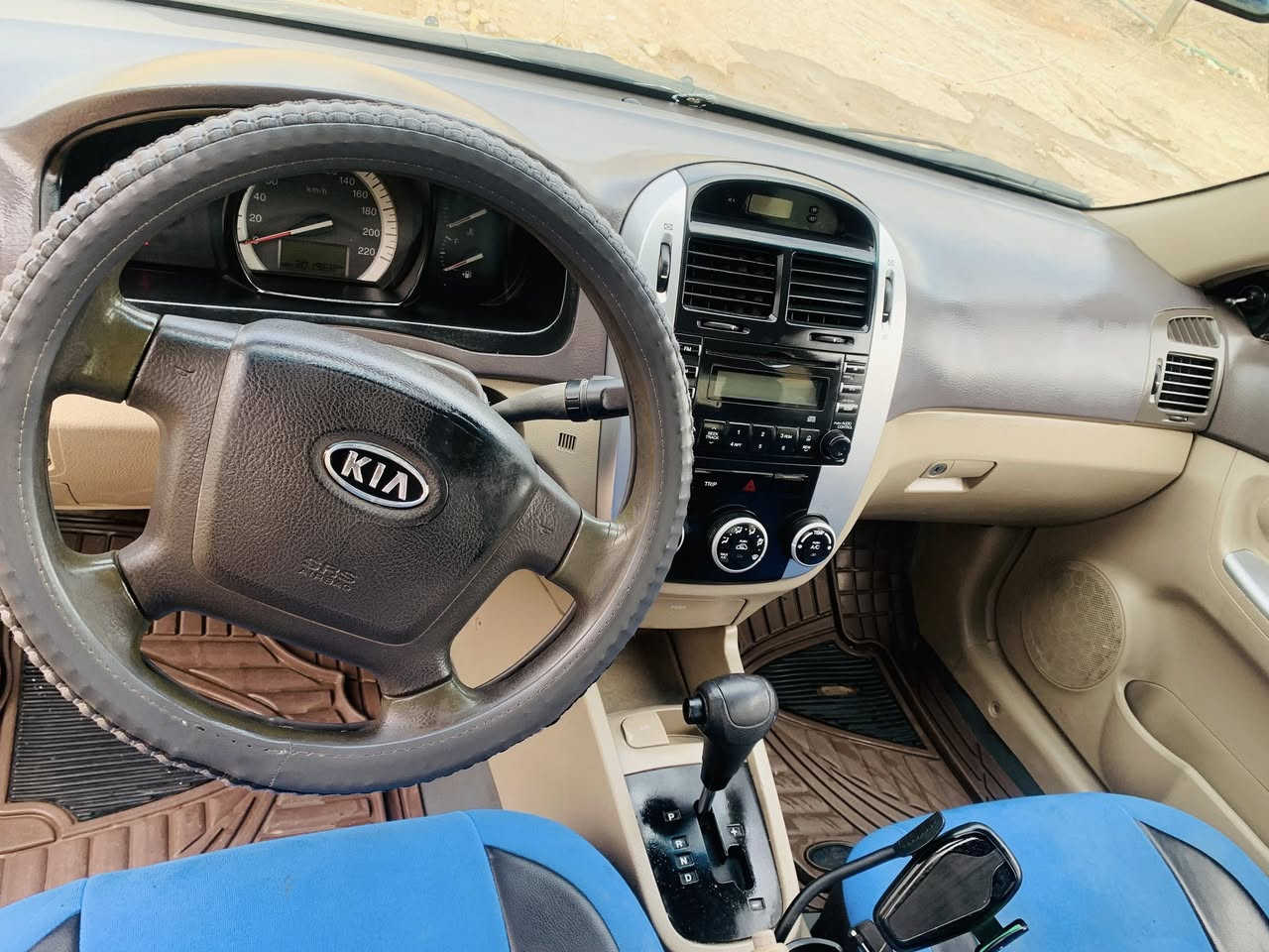 يالله من رخصة الادمن سيارة كيا سيراتو موديل 2007 رقم بغداد الماني سنويه للا ٢٧ السياره كفالة عامه من ضربه وتبديل فقط جارده يحتاجله فقط صبغ بدون سمكره بدون فتح ولا تبديل ع وضع الشركه دواخله خير من الله جديده السياره كير ومكينه خير من الله فقط بيه هبه من تفتح القبق بدون صوت ناعمه مكينته حداديه وتخم تاير وكهربائيات كله جاهزه مناقصه اي شي مكان السياره بابل المحاويل 
السياره معروضه ٦٨ $ وبيه مجال 
مكلف فقط الاتصال على هذا ***********
