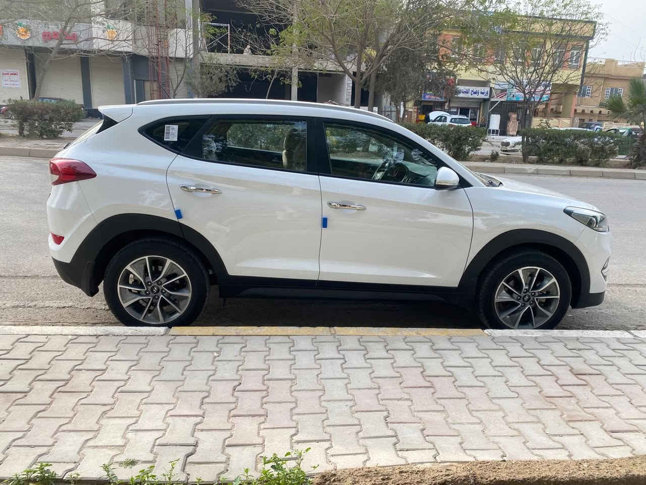 السلام عليكم 
للبيع توسان ٢٠١٨ خليجي مكفوله من صبغ السونار موجود ماشيه 78 السياره جديده 
مواصفات 
دبل لد 
شباك ستيل 
يدات ستيل 
سايد بريك بالقدم 
انضمه قياده 
كامره خلفيه دواره 
شاشه 
قطعتين تبريد 
تحكم ستيرن فول 
مري شفط 
خمسه ويل كب 
حساس خلفي 
حداديه امامي خلفي جديد
تخم تاير جديد 
مكاني- ديالى- بعقوبة 
السعر  182 وبيه مجال للطيبين 
الاستفسار ٠٧٧٢ ١٧١ ٢٣٩٥
