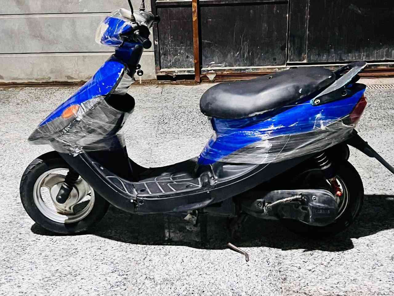 السلام عليكم دراجه تسع زروف للبيع الدراجه كامله مانقصه شي كهربائية كلها  شغاله زوج دبلات جدد زوج تايرات جدد الدراجه بيه شلعه ومعدل فول الدراجه جديده كلش العنوان قضاء المدينه السعر 300 وبيه مجال للطيبين رقم الهاتف ***********
