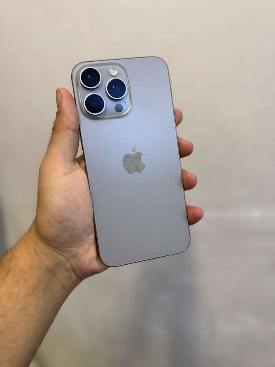 15 برو ماكس ذ256 شريحه الكترونيه
بطاريه 87‎%‎ كله شغال الجهاز شريحه الكترونيه 
مبدل شاشه فقط وكاله ونضافه جهاز كبالكم بصور
السعر 750 الف بدون عمله قفللل كله شغال مكفول
مكاني الشعب ***********
