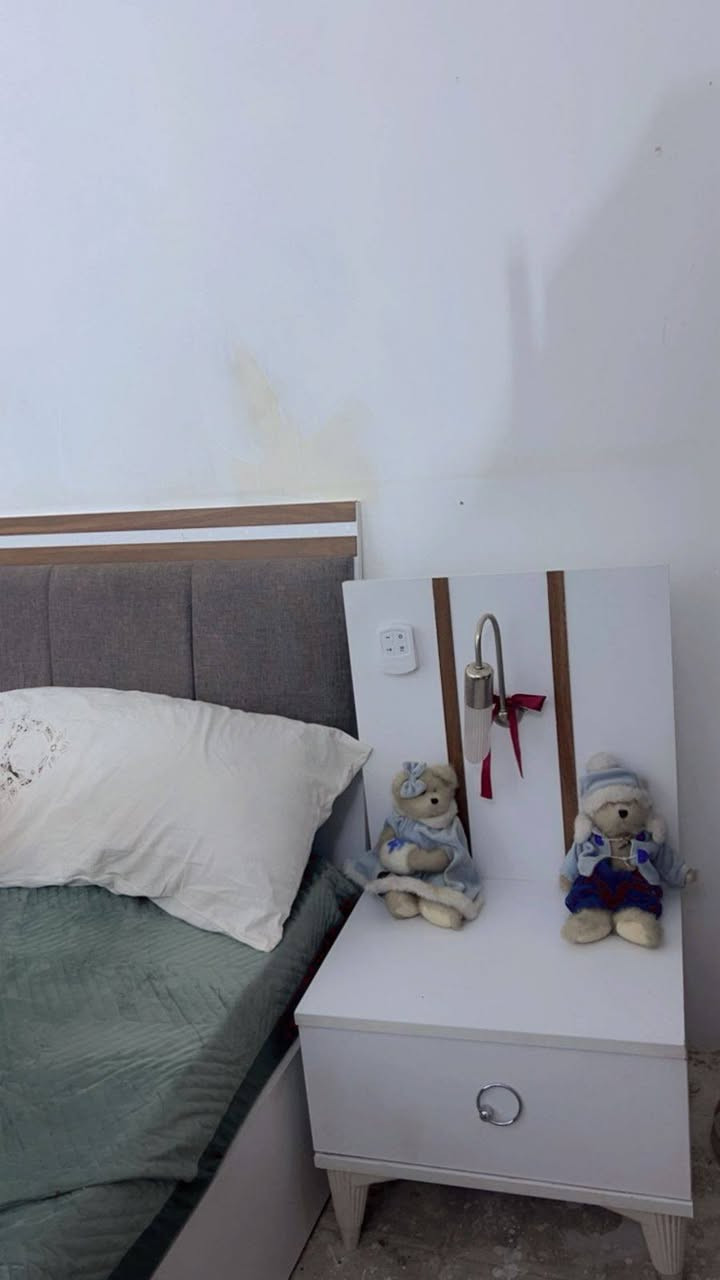 غرفه نضيفه 5 قطع
ضررها الفايبره فقط 
سعرها 250 سعر ثابت
***********
تواصل واتساب
