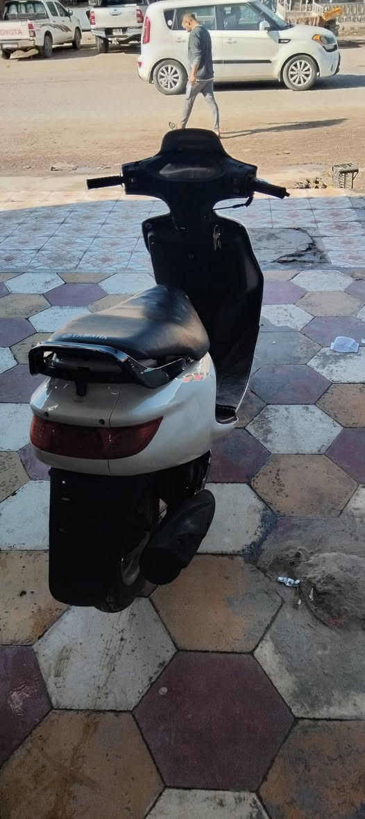 دراجه فحل حاويه برغي مافتوح بيهه صار شهرين من اخذتهه لبيع الديوانيه الدغاره ***********
