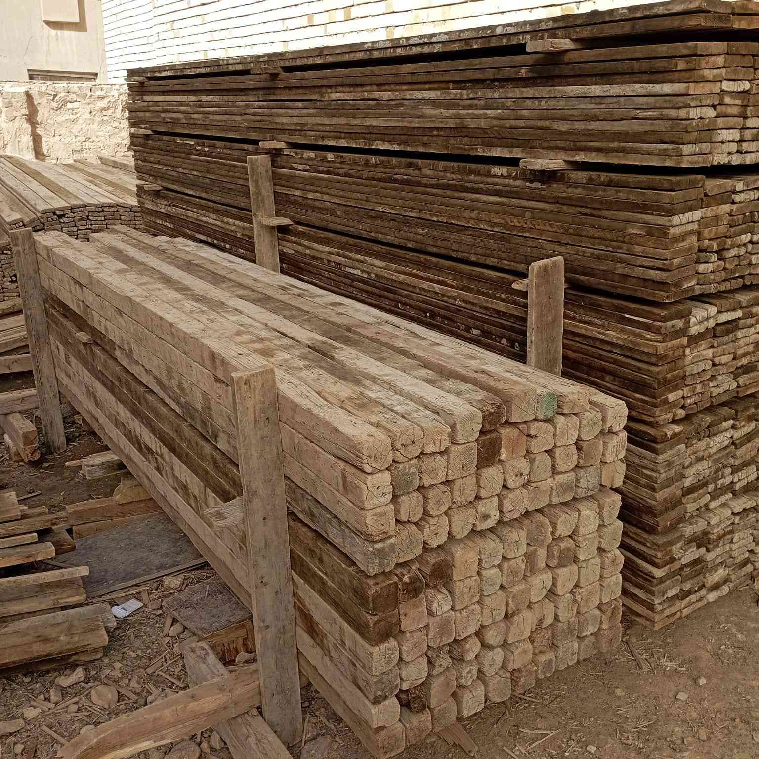 قالب خشب نظيف للبيع 
العدد 16 مكعب ونص 
العنوان في الحلة ***********
