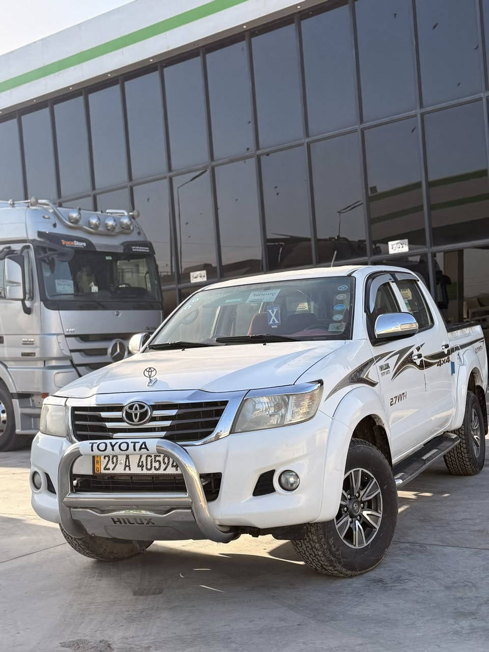 سلام عليكم
فورويل2015
كير عادي
بيها قطعتين باب +جاملغ اصلي 
تخم تاير جديد 
سياره جديده كلش
عليها كشرر يخبل
رقم واسط تحويل مباشر
مكان واسط الصويره
***********
