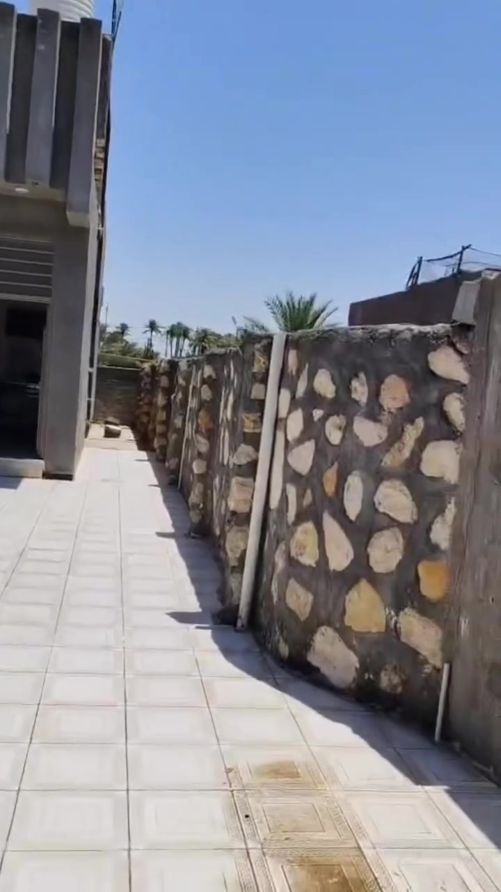 السلام عليكم بيت للبيع طابو زراعي سند 25 مساحه البيت فوك ال 400 متر غرفتين نوم -الكليدور 12متر -استقبال -ومطبخ -مجمع صحيات داخليه وخارجيه -الكاونتر ينباع ويه البيت البيت جاهز من كلشي بناء حديث مكان البيت قرب النائب حبيب الحلاوي يبعد عن الشارع الرئيسي 100متر التواصل مراسله الصفحه او الاتصال ***********
