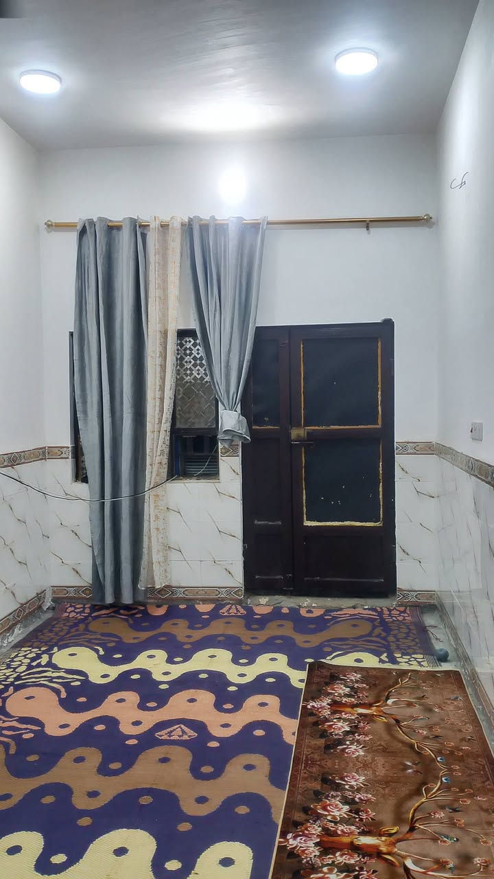 بيت لبيع
المكان حاوي العباس قرب مدرسة اسوان يبعد عن الشارع التبليط 50 متر
المساحه 150م يحتوي على غرفة وصاله ومطبخ الديوانيه ما كامله 
للستفسار ***********
