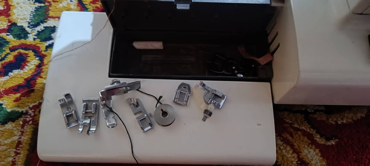 السلام عليكم عدي هاي المكينه للبيع ماكينه براذر كوبال ياباني  مابيها شي ونضيفه وستعمال قليل عطل بيها فقط قلوب مئشر النقشات وخلل بميزانيته صارت تدفع الخياط للوراء يعني صيانه ٥ الف تكلف لان مابيها شي ونظيفه اريد ابيعها لان ماعرفلها وياها ملحقاتها كامله سعره ٧٥ مكاني النجف قرية الغدير


**إذا كنت صاحب هذا الإعلان وتريد حذفه لأي سبب، رجاءا أرسل رسالة إلى الدعم الفني**