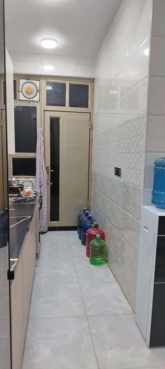 _دار للبيع المساحه 150 متر، الطهمازيه تقاطع شريفه بنت الحسن، على ركن شارعين، الدار طابقين 

_الطابق الأول: 
غرفه نوم + استقبال + هول + مطبخ + مجمع صحيات

_الطابق الثاني: 
غرفتين نوم + هول 

_علماً ان الطابق الثاني يحتوي على نواقص خفيفه ولاكن الطابق الأول كامل وجهاز للسكن

_للأستفسار مراجعه مكتب القبه الذهبيه أو الأتصال على الأرقام التاليه: 
***********
***********
***********
