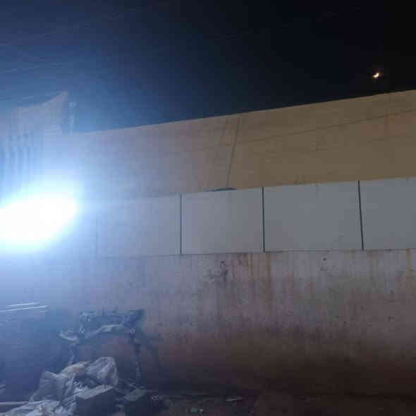 دار للبيع مساحه 150مترطابوصرف واجهه 10م ونزال 15م  مربع 200 شارع تبليط عريض مجاري وكهرباء ومي. يحتوي على غرفه وصاله  ومطبخ وحمامات وكراج بناء قديم العنوان منطقة سويب استفسار اتصل على الرقم ***********بي واتساب.    السعر 150مليون وبي مجال
