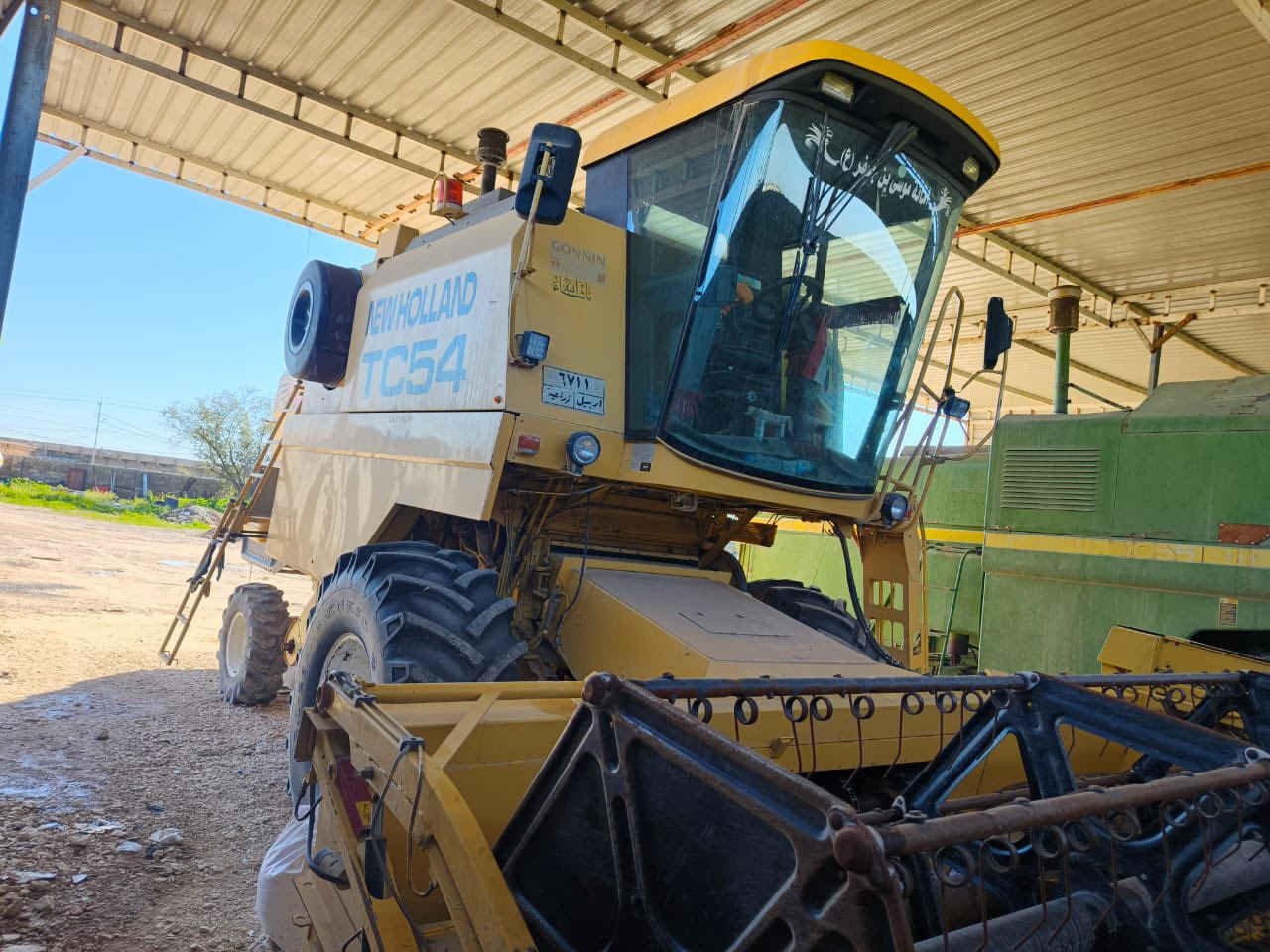 السلام علكيم
حاصدة للبيع  Newholland tc 54

موديل 2000 رقم اربيل 

قايش 4 بلم حاصودة حيل حيل نظيف 

 مكفوله كفاله عامه تعمير فول حاصده جاهزه للحصاد مابيه اي نقص 

المكان نينوى/ تلعفر 

والسعر عل خاص 

رقم الهاتف ‭0750 209 4133‬
