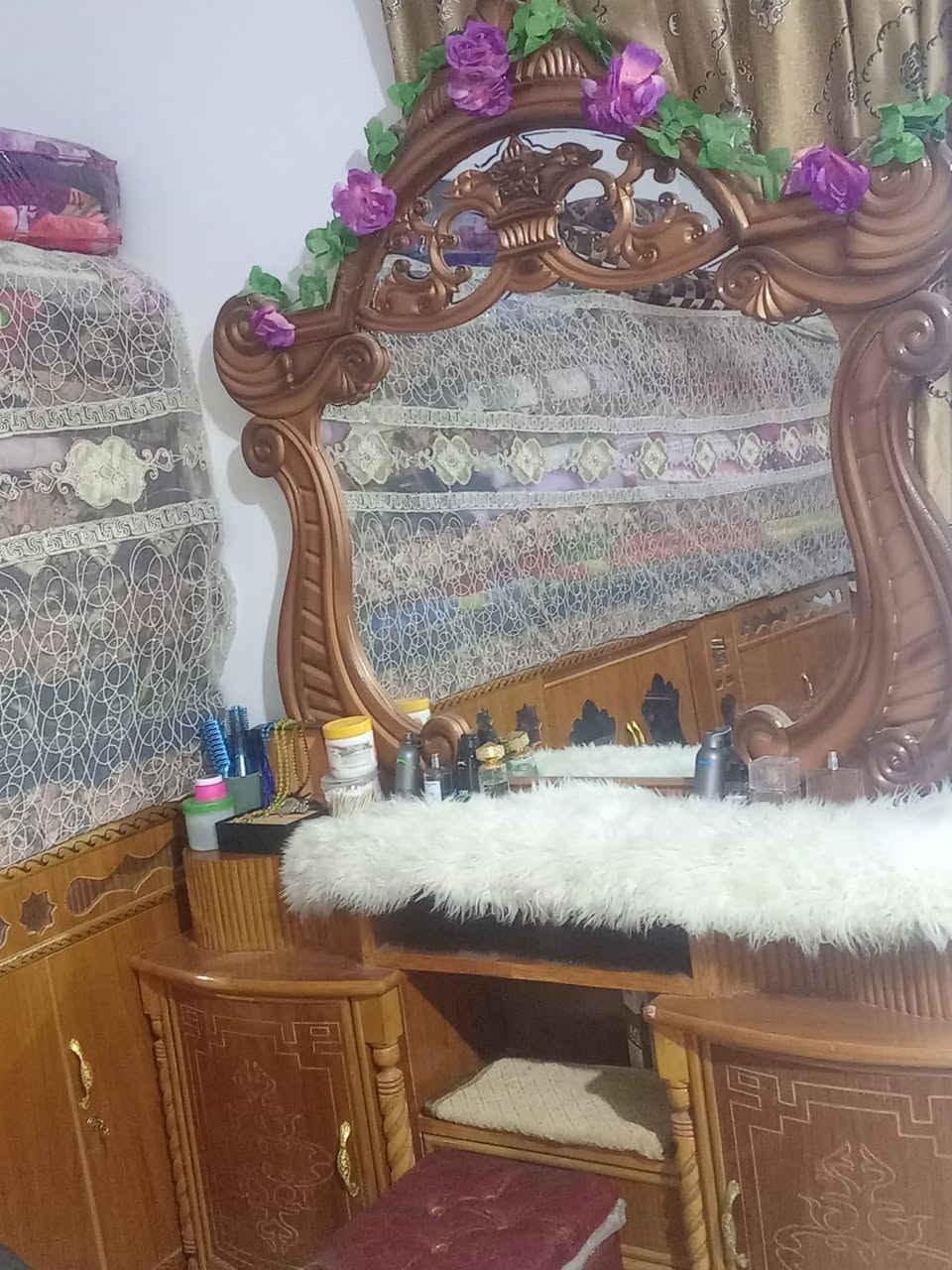 غرفة اخشاب احطاطة شغل درجة اولة + دوشك جرباية هديه .مكان ناحية الفرات
السعر
1-750 وبيه مجال لطيبين 
رقم الهاتف....
***********
