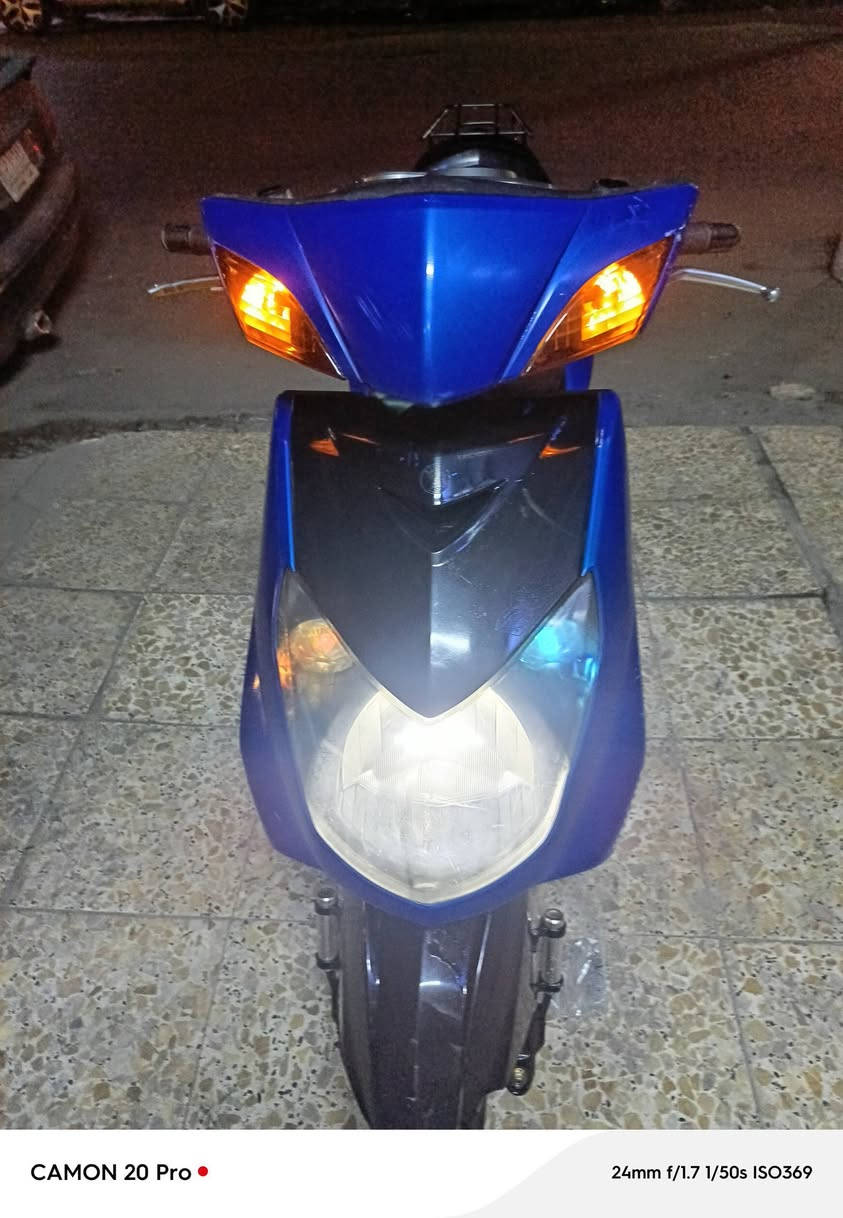 سلام عليكم دراجه سكنس فحل كابريتر صدرها مزود فول شغاله بيها شيال رياضي وستان صفح رياضي كهربياتها كلها شغاله نقصها بس كابريتر  لأن بيها شوي تعبان سعر 650 مكان بغداد لاعضميه 
***********
