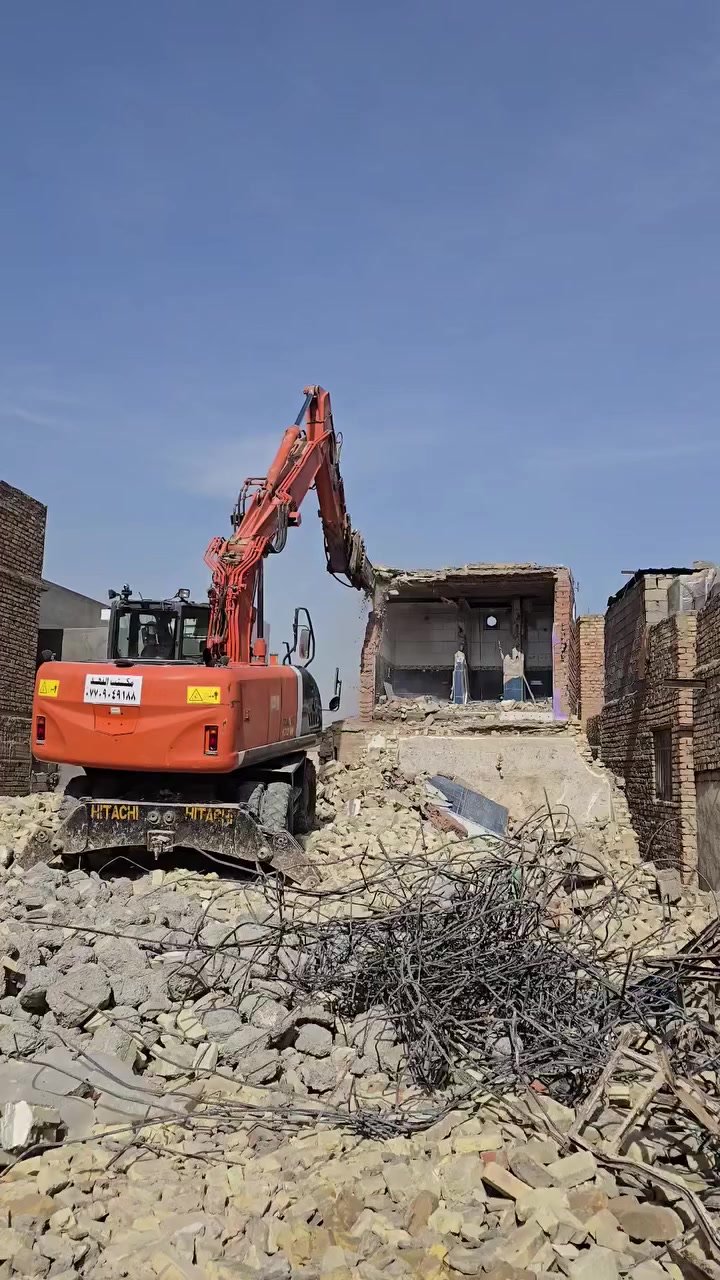 تفليش الدور والمباني القديمة ورفع الانقاض وتعديل الأرضيةبمواده ما أخذ فلوس في جميع مناطق ديالى ***********
