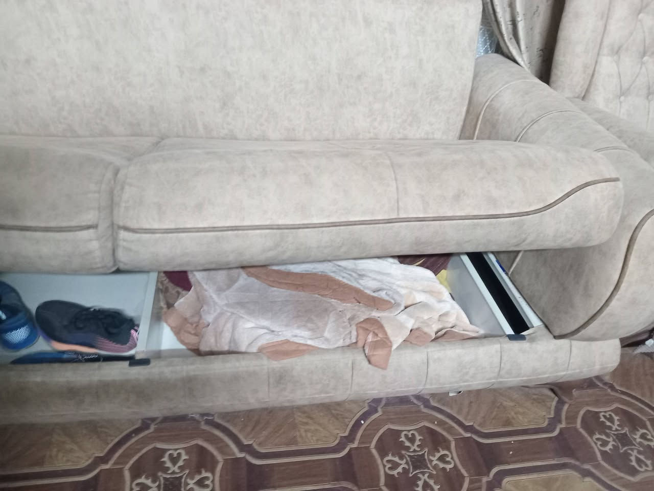 تخم 5 قطع 2 قلاب يتحولن الى چرابي وعدد 2 كرسي وعدد 1 ثنائي مثل ما موضح بالصوره العنوان بغداد -دوره -ابو دشير
السعر 450 الف وبية مجال حك ومستعجل على البيعة
 رقم ***********
