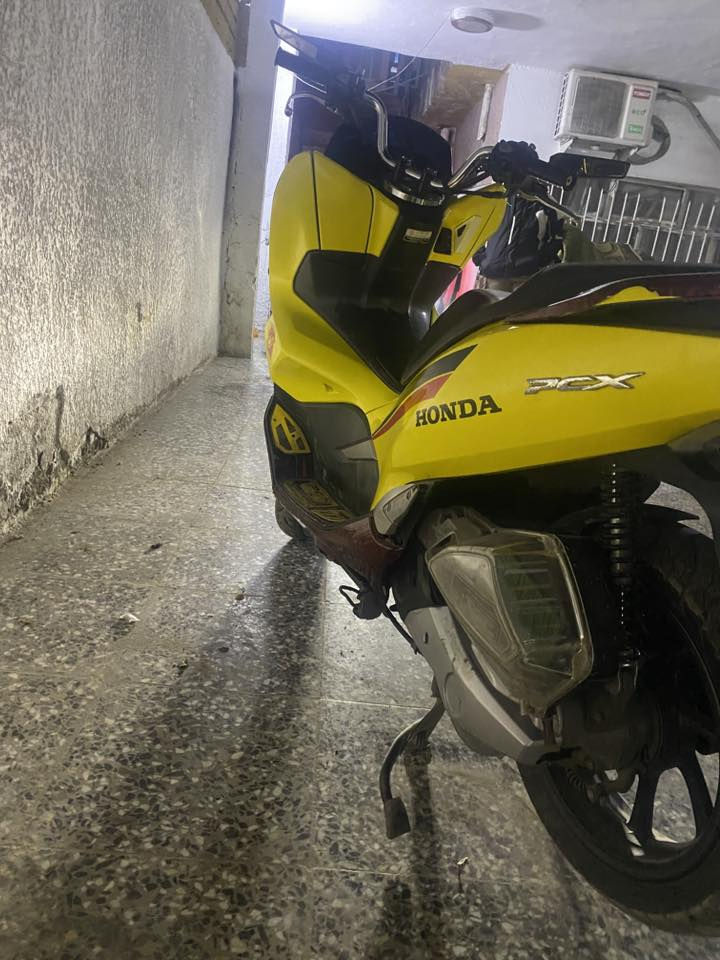 السلام عليكم
دراجة بي سي اكس جيل ثالث كوري ماشية ٢٣ مكفولة كفالة عامة دراجة مرتبة وصارف عليها هواي والله 

قبق راديتر تزويد 
واقية صالنصة تزويد 
مري شبح
قبق شوت
قطرة دهن 
دوسات تزويد 
موشمة كاربون احمر 
وبعد هواي شغلات 
سعرها ١٦ ورقة وبيها مجال للطيبين. بغداد الشعب
  ***********
