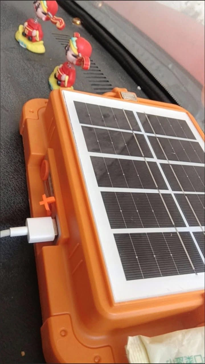 اخوان بروجكتر طاقة شمسية بهذا الشكل كلش مفيد وهمين يشحن الموبايل السعر ١٢ الف 
توجد كميات.


**إذا كنت صاحب هذا الإعلان وتريد حذفه لأي سبب، رجاءا أرسل رسالة إلى الدعم الفني**