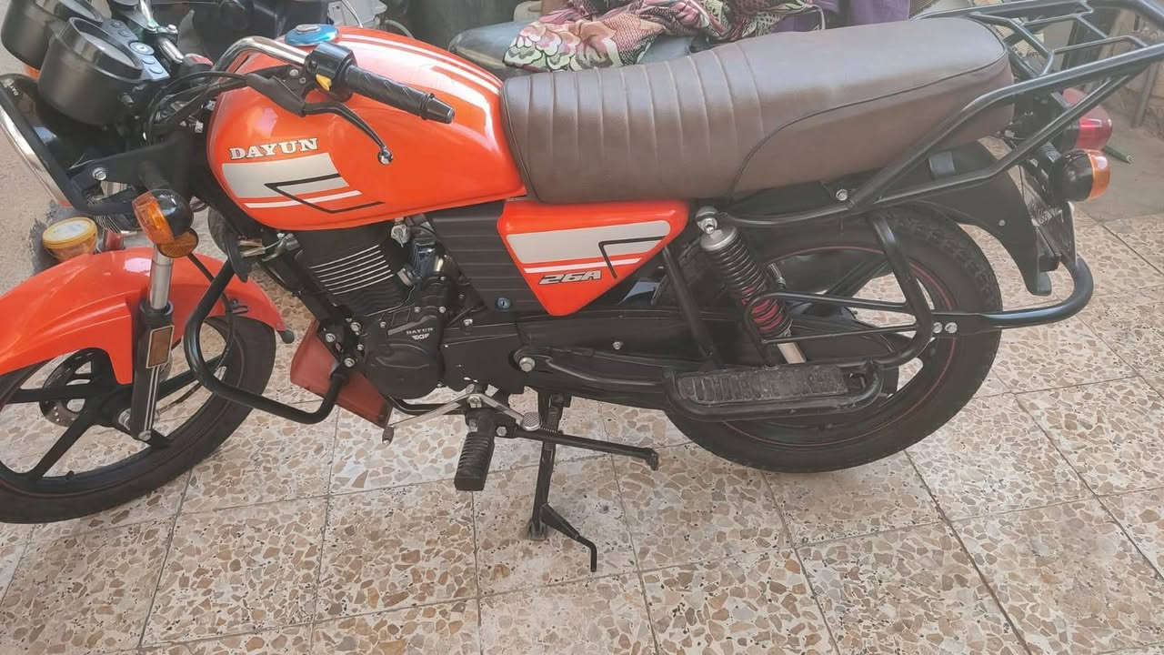 سلام عليكم شباب دراجه دايون طالع بل 23 دراجه حلوه ونضيفه مخزونه صاله سنه مكفوله كفاله عامه رقم وسنويه بسم راعيه دهن مالت كله امزويل  مكفول بل نشر مكاني ناصريه سوق شيوخ  وهاذ رقم راعيه *********** وتساب رجاء مو شراي لا يتبعني ✈️
