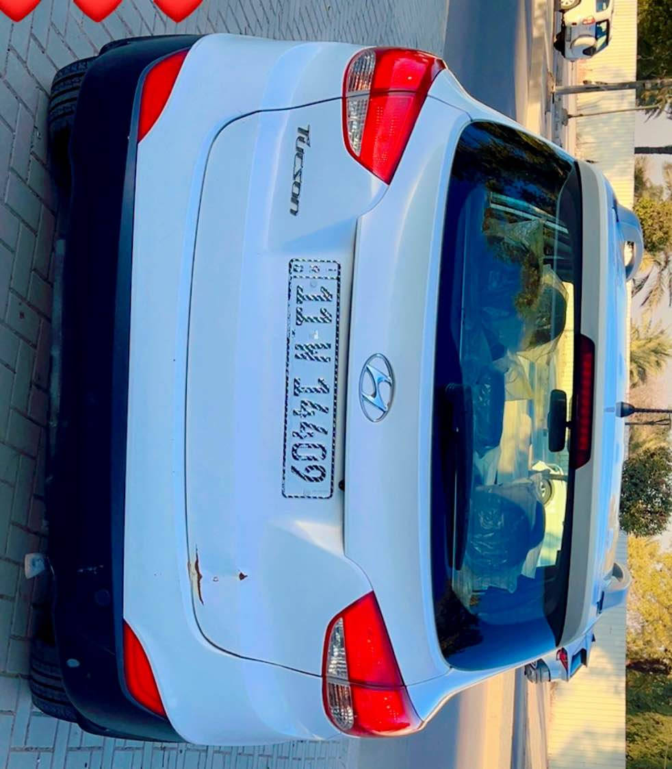 السلام عليكم 
هونداي توسان 2015 خليجي   
ماشيه 130 الف كيلو 
والرقم بغداد الماني سنويه جديده 
بيها صبغ اللي مأشر بالمنشور والصور  كير ومحرك مكفوله 
والسياره جاهزه من كلشي 
محرك 2000 دوش
شاشه اندرويد
ويل كب كروم عدد5
لد نهاري 
لايت عدسه 
تبريد خلفي 
السياره خليجيه وجاهزه ورايدها  ( 158$)
والاتصال ***********
بغداد / الكاظمية بغداد, العراق
