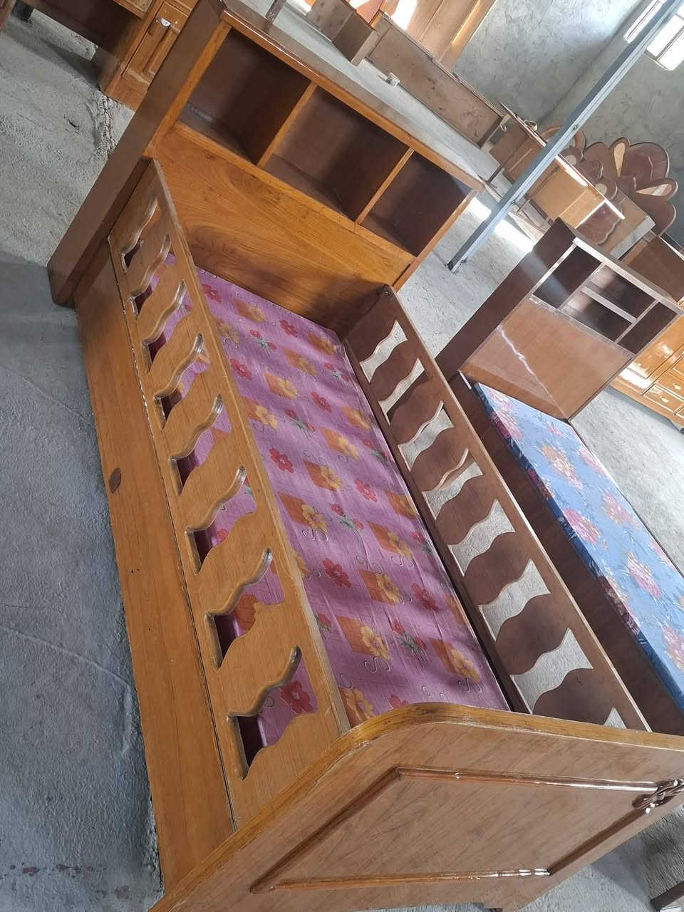 السلام عليكم  اغراض للبيع للاستفسار الاتصال على الرقم ***********
