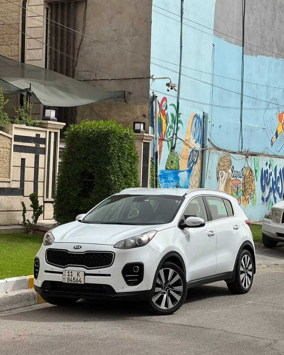 السلام عليكم 
سبورتج ٢٠١٦ خليجي ابيض
محرك ٢٠٠٠ دوش
ثلاث انظمة للقيادة
عادي /سبورت/ايكو
رقم انكليزي جديد 
سنوية ٢٠٣١ بأسمي تحويل مباشر
صدر جديد هسة شادة
تبريد جديد ثلج 
حساسات امامي خلفي
اشارة بالمري مري شفط 
لايت زنون ابيض
كهربائيات  كلها شغالة
باتري جديد
مابيها اي نقص والمواصفات معروفة
التفاصل قطعتين صبغ والسونار بالمنشور
البنيد طاير بدون حادث وربع الباب الخلفي
السعر ١٦٣ورقة  وبيها مجال بسيط
المكان  بغداد حي اور الرقم ***********
