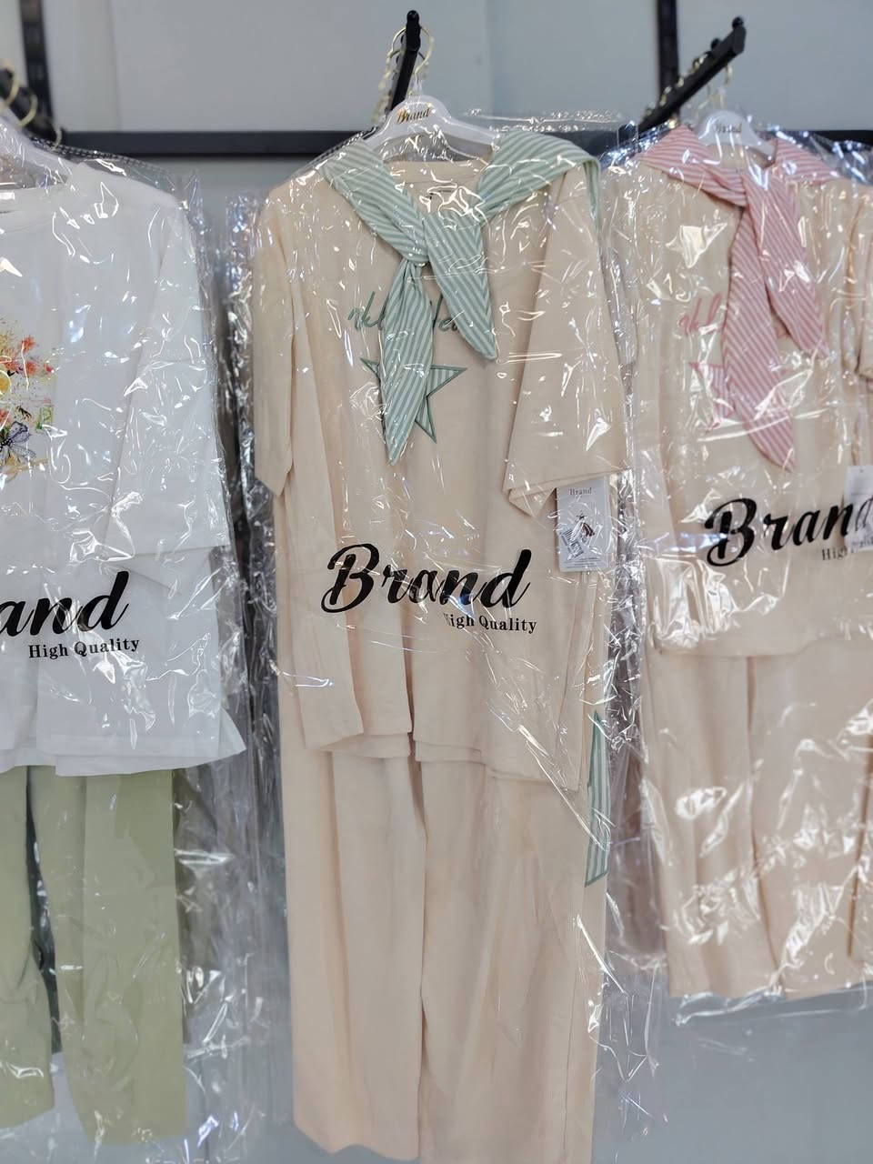 صباح الخير المباشرة اليوم ب عرض الملابس و غدا الافتتاح بإذن الله 
أسعارها أسعار جملة وتشرف بمروركم


**إذا كنت صاحب هذا الإعلان وتريد حذفه لأي سبب، رجاءا أرسل رسالة إلى الدعم الفني**