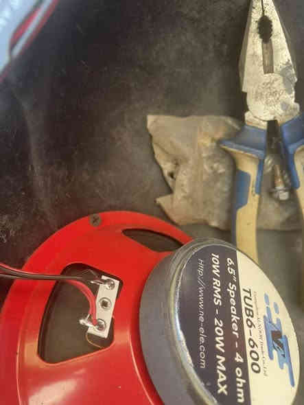 السلام عليكم  للبيع سماعات كامله تربط الواير بلباتري وشغل كبل كاملات الصوت يطرش طرش دمام يرهمن علا كل الدراجات نضيفات جدد اليريدهن واتساب

***********
