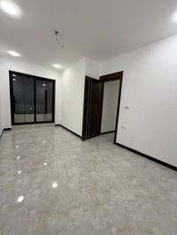 شقق عدد ٢ للأيجار  ١- طابق اول ب٧٠٠ الف ٢- طابق ثاني ب٦٥٠ الف  كل شقه ...