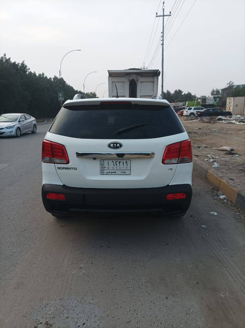 سلام عليكم سياره نوع سورنتو خليحي كويتي موديل 2012فول مواصفات واحد عل واحد بيه قطعتين كليرفقط  بدون دواخل كفاله كير مكينه حداديه تخم تاير تبريد تدفىه تبريد ثلج شاير بل مري مري شفط شاشه كامره حساسات تحكم ستيرن جهتين خمسه ويل كب 6سلندر 7راكب 3قطع تبريد مكفوله من الحادث والضرب والتبديل والفتح والباقي كفاله عامه الاخير السعر 139وبيه مجال حك الجيه العنوان كربلاء الهاتف ***********بسمي تحويل مباشر مامتواجد عل فيس بيع فقط
