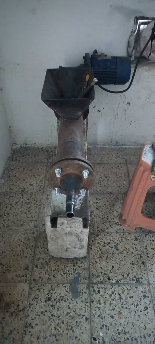 مكينه فحم لبيع مطور كير بكس ثري فيز السعر 1500بيه مجال لطيبين ***********
