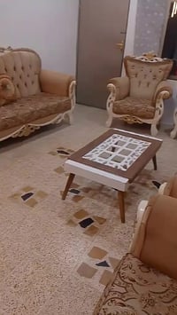 طقم كنب • نظيف ٩٥٪ • قابل نزول