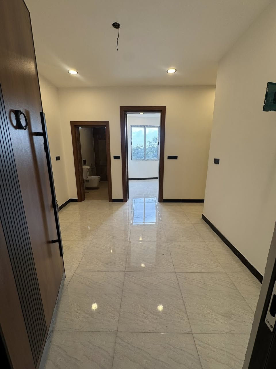 (شقة للبيع طابق اول بناء  2025 ديلوكس الاعظمية )
مساحة (70 متر) (1غرفة نوم +صالة +خدمات)
 ( عند الاستثمار تؤجر  الشقة بوارد 500 الف )
         ( مصعد كهربائي شغال 24 ساعة ) 
                 السعر (  98 مليون )          
             الاتصال  ( *********** )
