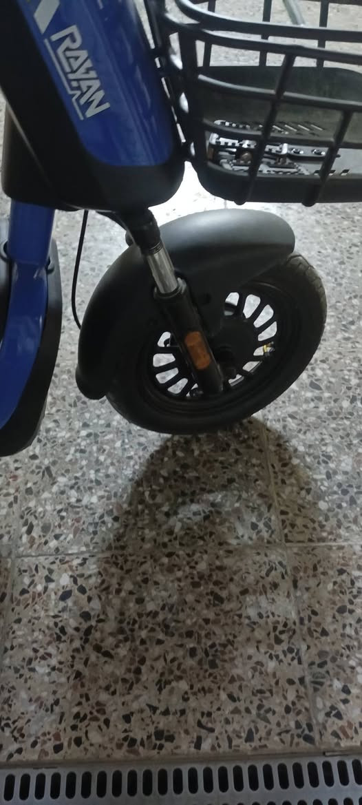 السلام عليكم 
دراجه شحن الريان 
جحم 14 
اربع بطاريات الريان
 ملف  500 حقيقي
 دراجه اي عطل مابيها دراجه جديده تجي شوفها
 سرعته 40 تمشيك25 كيلو 
العنوان بغداد الشعله 
السعر 375 وبي مجال 
 الاستفسار الاتصال على هذا ال ***********
