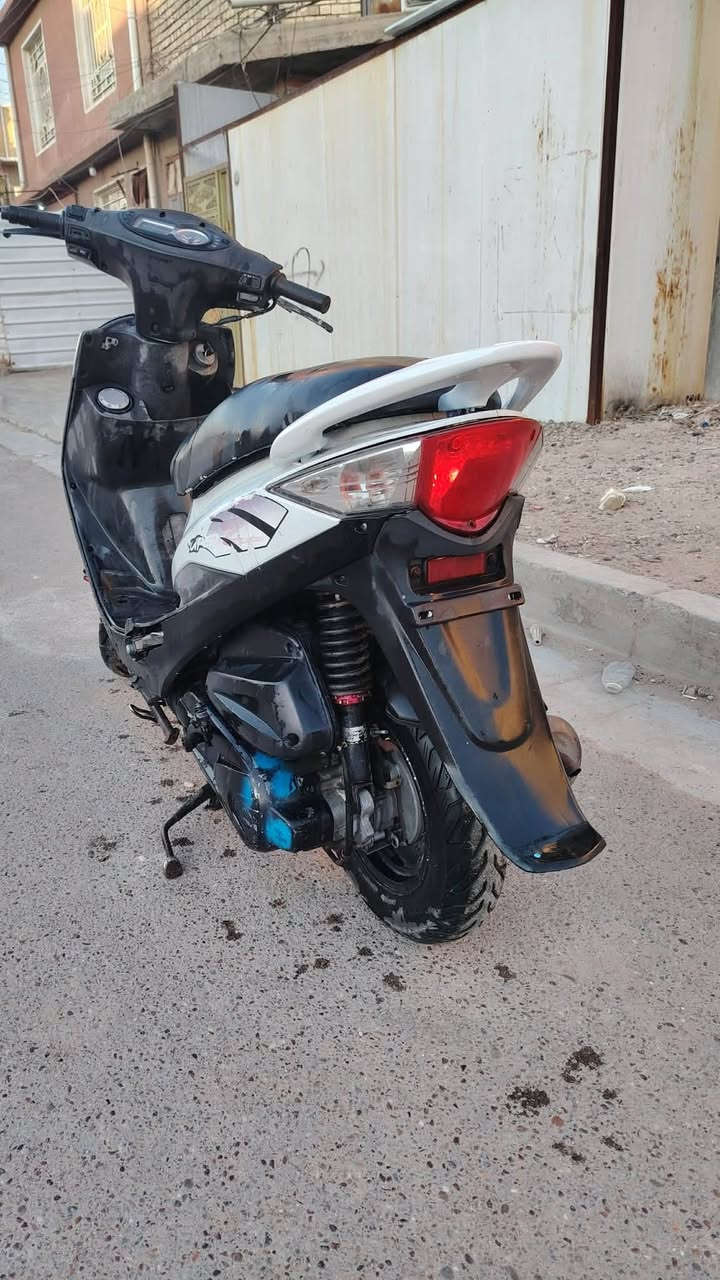 دراجة كامكو ياباني. مكفولة من محرك وكهربائيات وكلشي كيجات الكتروني شغال..كفرات مختمه اصلية شلعه ومعدل..مكانها بغداد الشعب شارع الصحة..سعرها275 بيه مجال ***********
