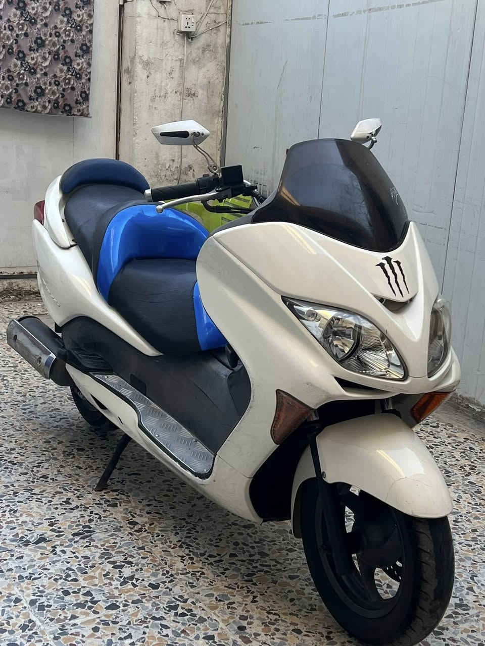 فورزه 0️⃣ 8️⃣ بصمه
عميه بلاد دراجه جاهزه
مكينه كهربائيات شلعه ومعدل 
مكاني بغداد *********** 
السعر مليون وميه
