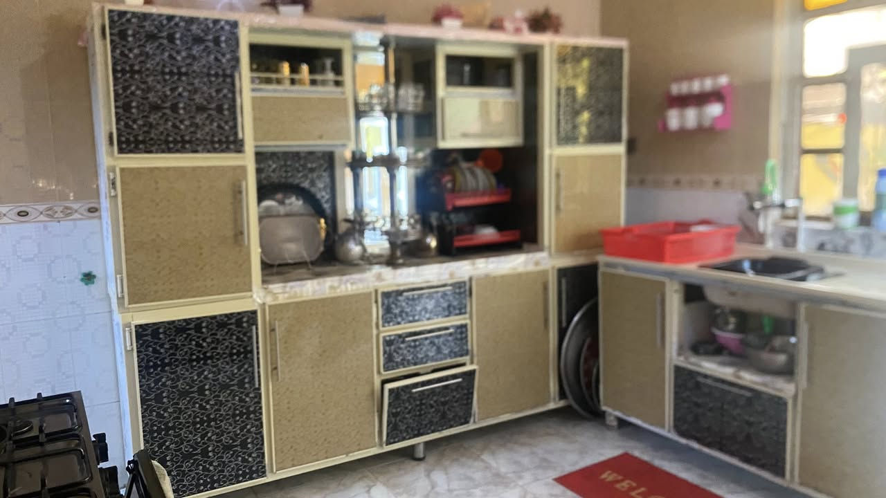 بنات عندي هذا الكاونتر سعرة ٢٥٠ وبي مجال هذا الباب الي واكع موجود بس ينشد الة برغي وهوة كل قطعة بوحد


**إذا كنت صاحب هذا الإعلان وتريد حذفه لأي سبب، رجاءا أرسل رسالة إلى الدعم الفني**