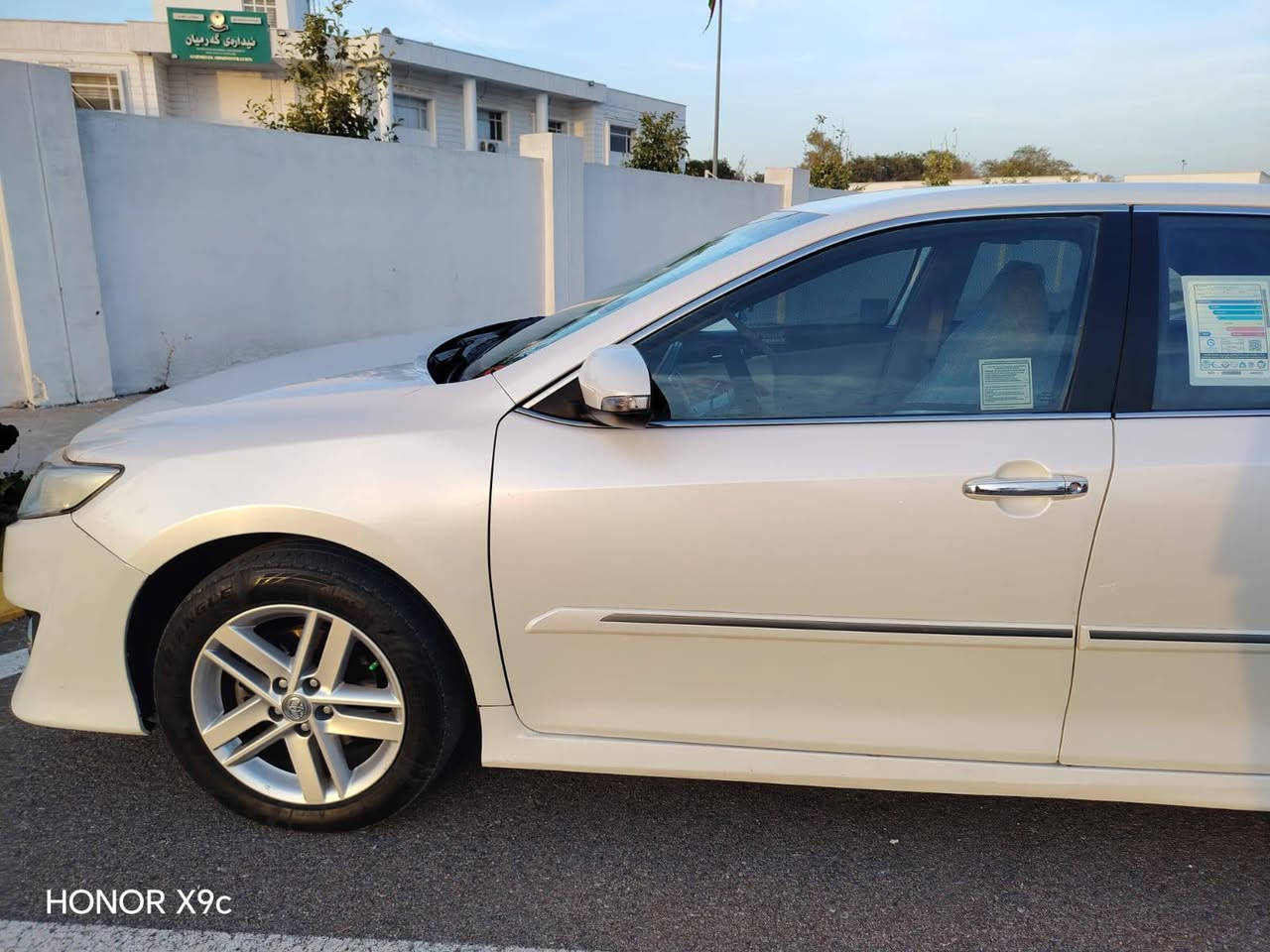 سلام عليكم للبيع تيوتا كامري كفاله عامه 2013 خليجي سعر 140 مواصفات SE فول عدا الفتحه بسمي رقم سليمانيه نفس اليوم احولها بسمك سنويه ورقم جديد مصفره غرامات بدون صبغ تخم تاير جديد صدر كله جديد دينار مذب علي نضيف مامخلي بي نقص سياره كلين بدون ضرر ماشيه 220 عنوان كلار استفساراكثر تصل ***********
