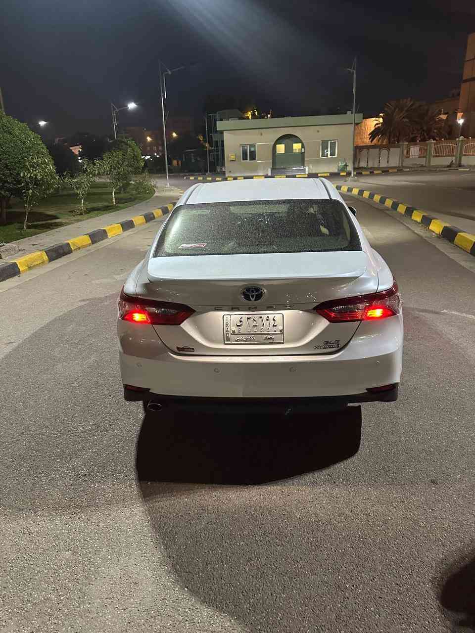 كامري 24 خليجي هايبرد مكفولة من الصبغ  عدا شخط بالباب الخلفي ومسوي نهائياً مامبين ..  السياره  وكالة عبداللطيف ماشيه 45 الف حقيقي .. بصمة دخول ذكي و فتحه و برده خلفيه بلاديه و الكشنات مدوشمه دوشمة اصليه و ارضيات اصلية ..   السياره مغلفه كلها  ppf درجة اولى .. السعر 26 $ الف دولار بي مجال  .. للاستفسار الاتصال ع الرقم / ***********
