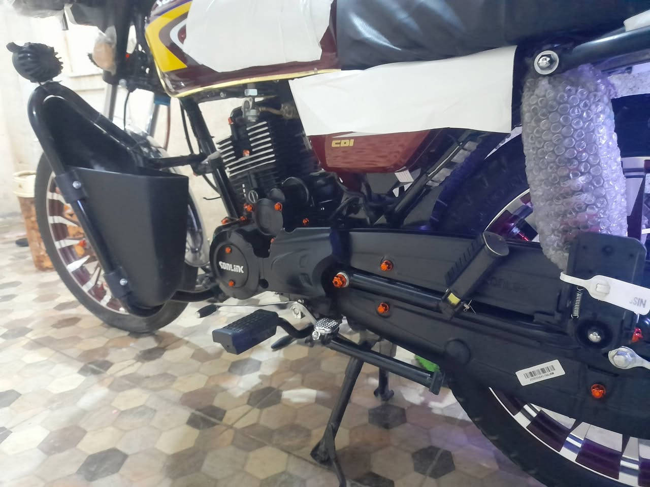 ايراني موديل 25 صرلي ٣ أشهر من شديته  محرك ٢٠٠ نهيته مليون قفل
***********
