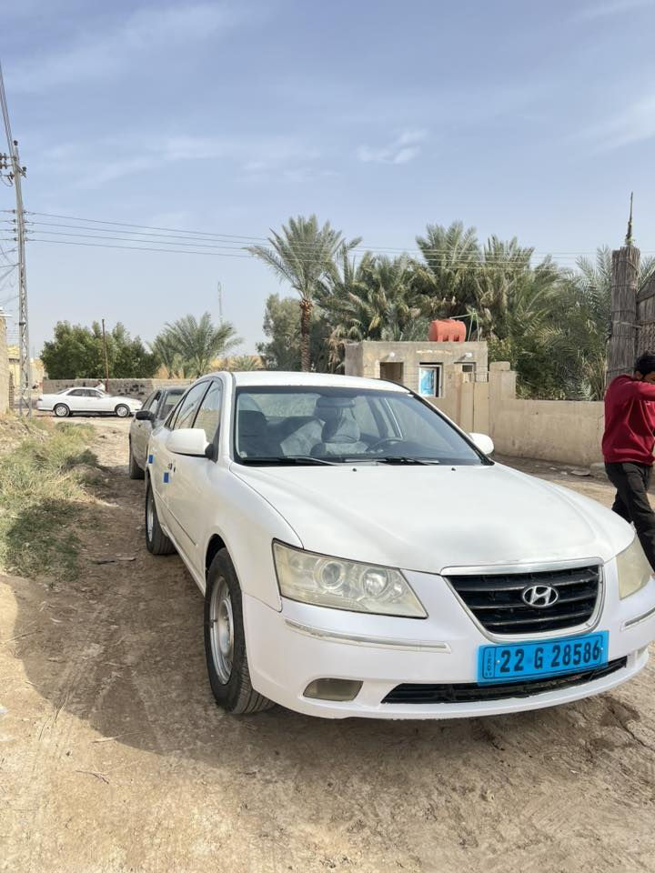 سوناتا موديل ١٠ كصه جنطه بانزين
متومه نكليزي شمالي مكينه ٢٤٠٠
حداديه وتبريد وكير ومكينه كله خير من الله 
سياره كارتون وجاهزه مكاني شطره سعر ٣٨ 
***********
